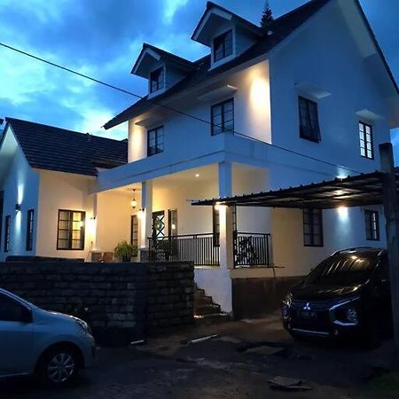 Stylish Villa At Green Apple U 35A Cipanas Puncak Sindanglaya エクステリア 写真