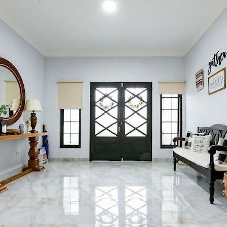Stylish Villa At Green Apple U 35A Cipanas Puncak Sindanglaya エクステリア 写真