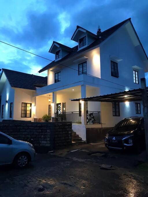 Stylish Villa At Green Apple U 35A Cipanas Puncak Sindanglaya エクステリア 写真