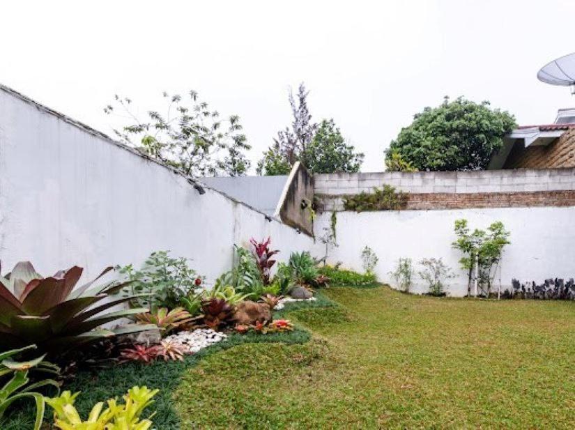 Stylish Villa At Green Apple U 35A Cipanas Puncak Sindanglaya エクステリア 写真