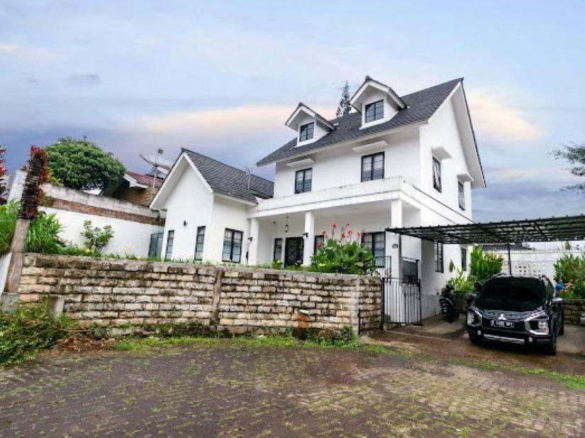 Stylish Villa At Green Apple U 35A Cipanas Puncak Sindanglaya エクステリア 写真