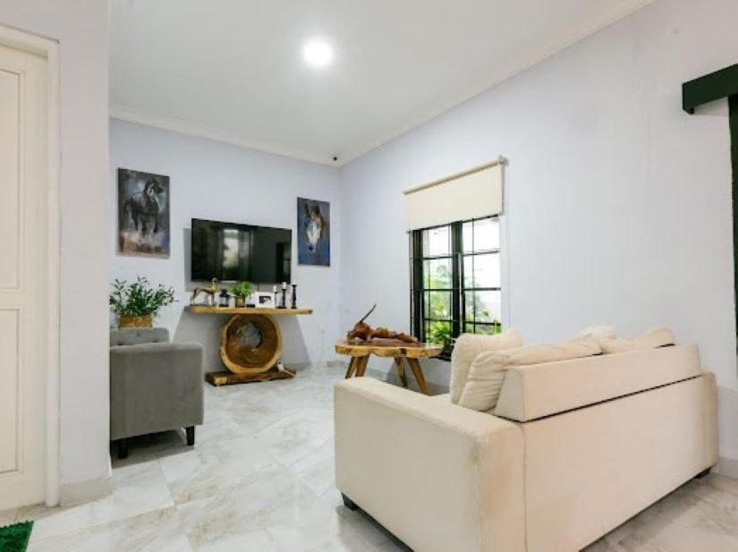 Stylish Villa At Green Apple U 35A Cipanas Puncak Sindanglaya エクステリア 写真